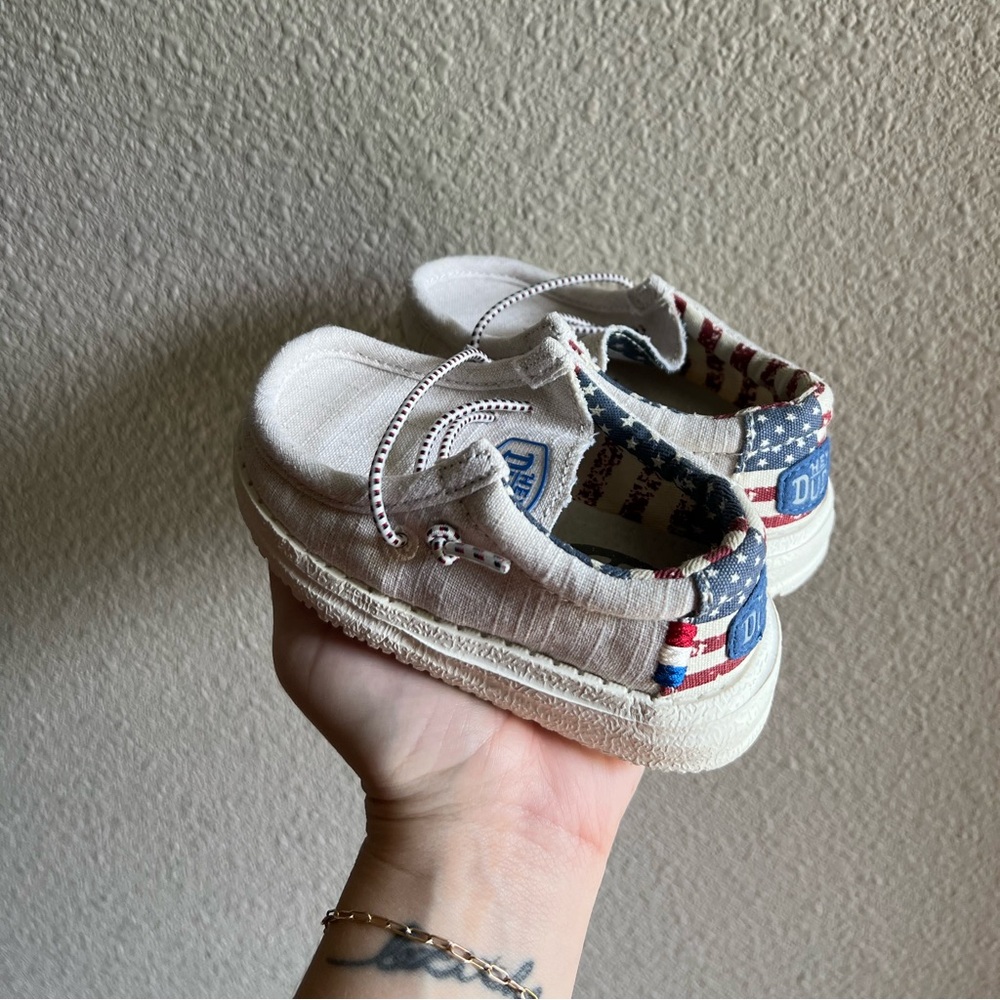 Wally toddler patriotic Hey Dude k5